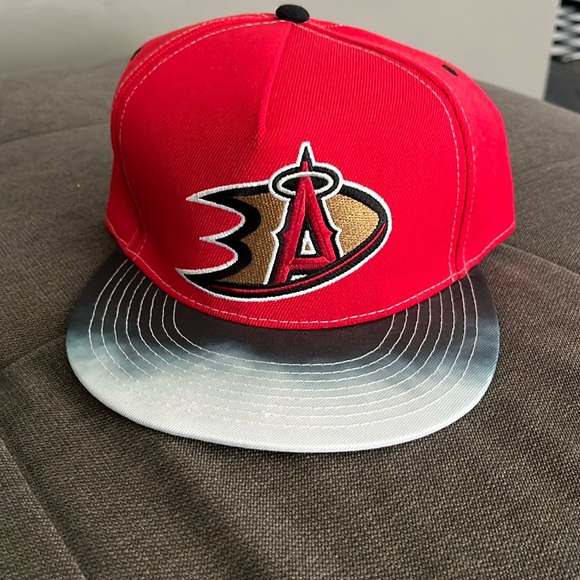 New Angels Snap back hat - Picture 1 of 4